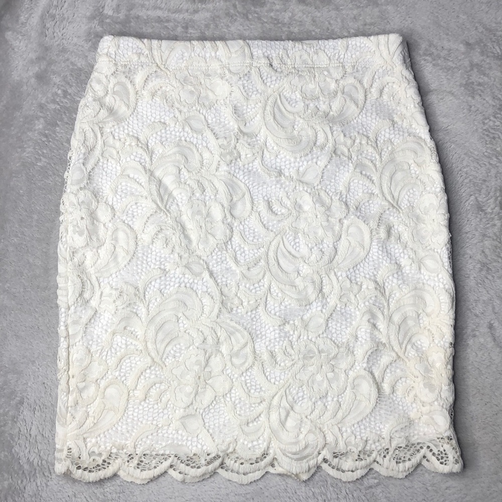 White laced ambiance skirt